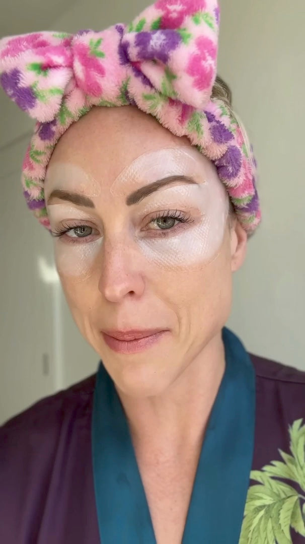 Customer in a floral headband wearing the Koseon eye mask