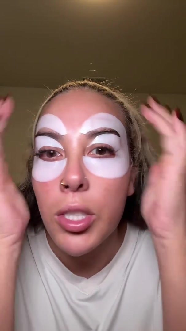 A customer in a white T-shirt wearing the Koseon eye mask